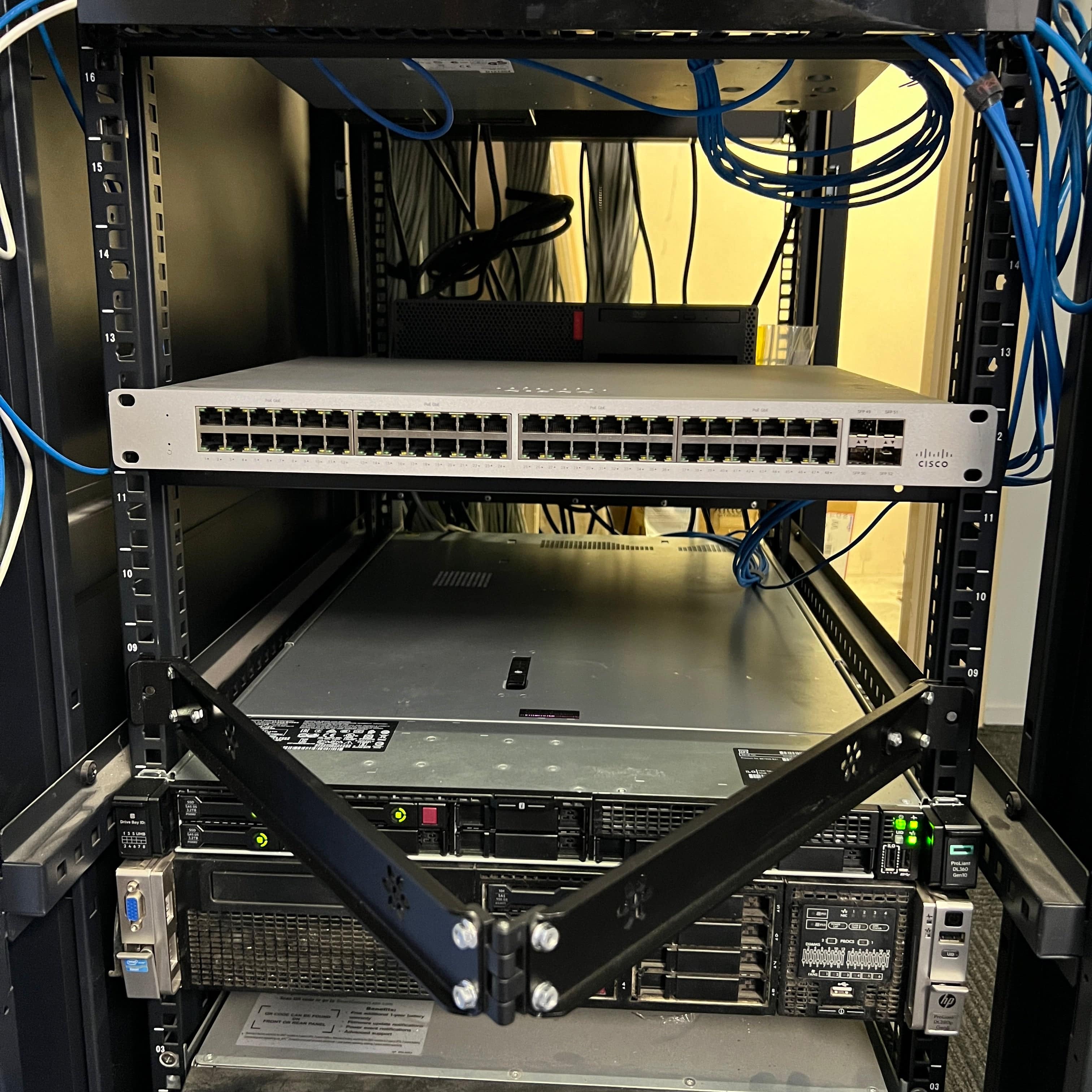 Mello Mount | Rack Mount Assistant for Installing equipment in 19